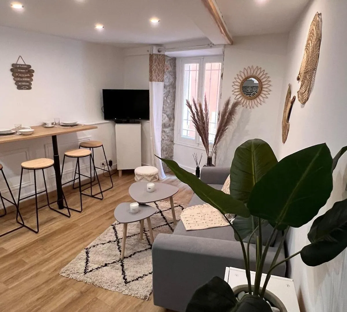 Charme Et Authenticite A Menton - Centre & Plages Apartment